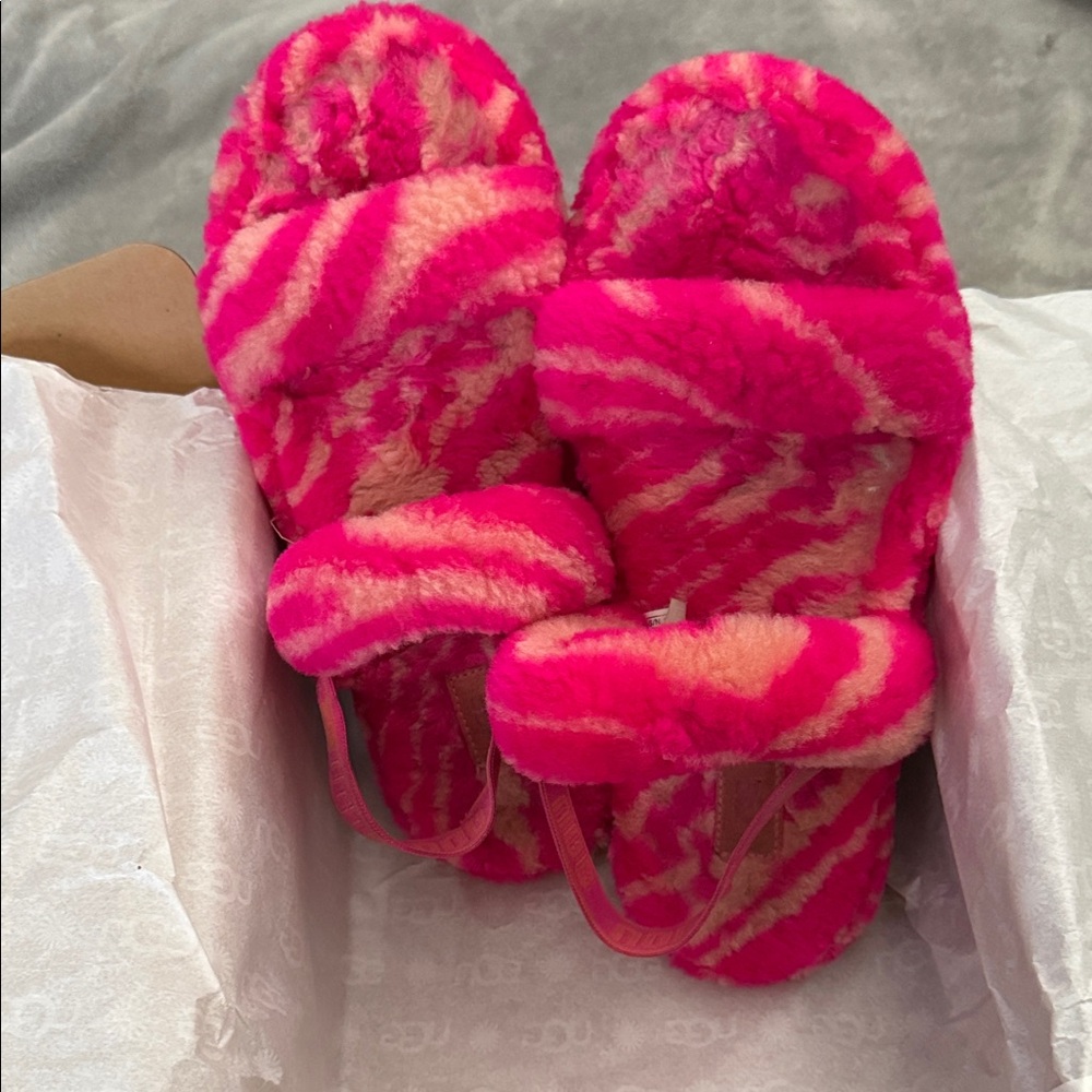 UGG 🩷🧡Hot Pink Sandals